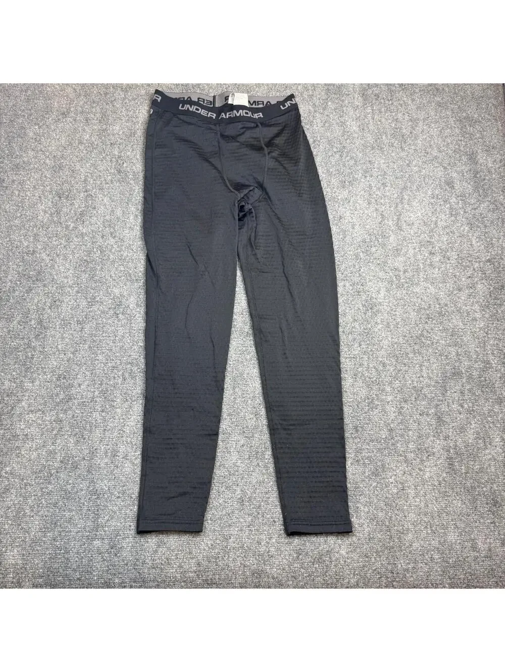 Under Armour black thermal leggings with subtle textured pattern Youth XL